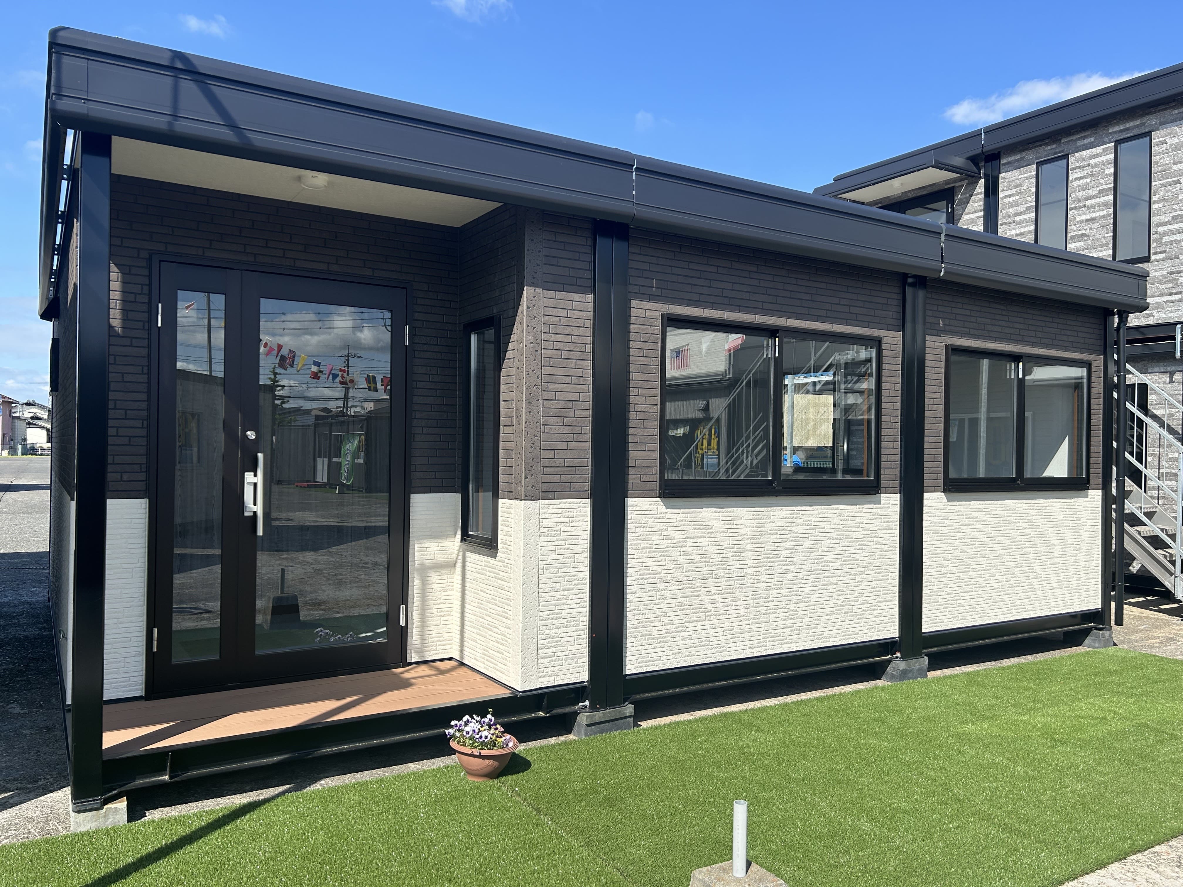 ブラウン×マトリカアイボリー